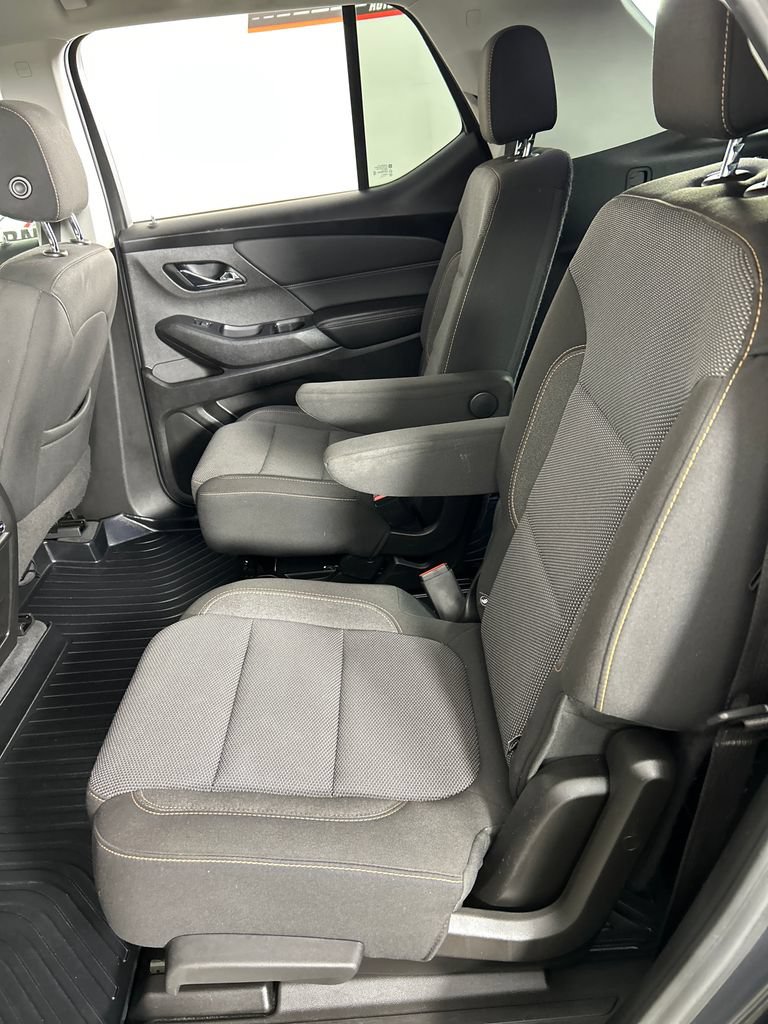 Used 2021 Chevrolet Traverse LT FWD image 17