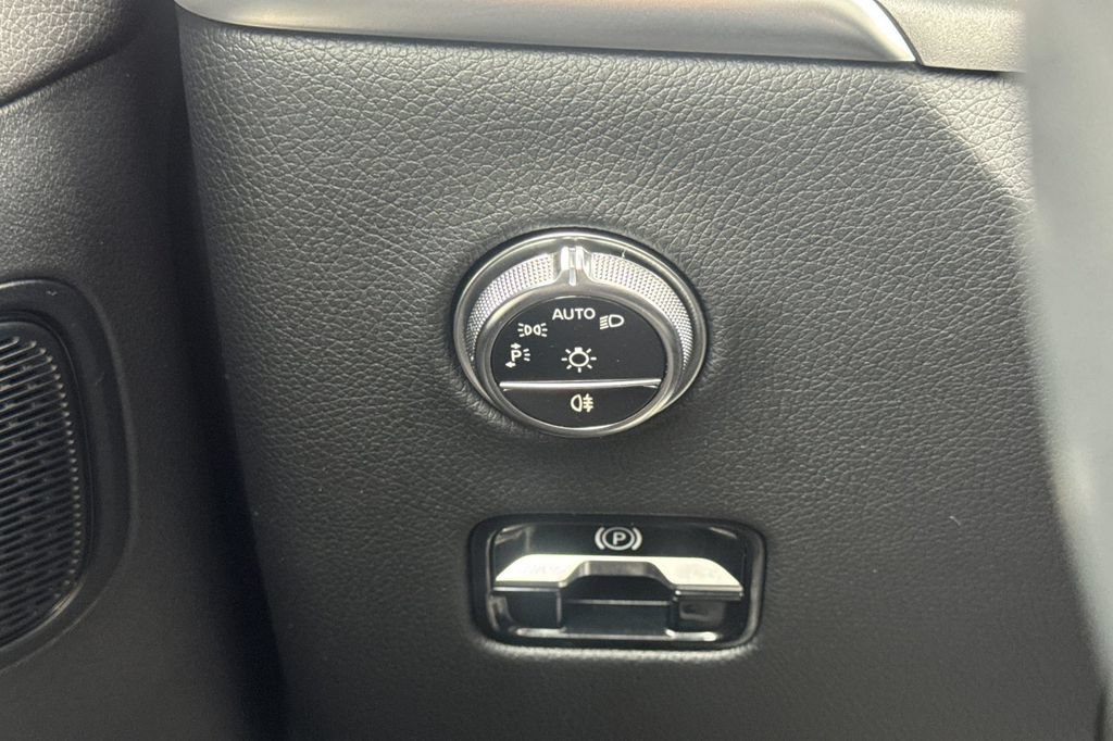 Certified 2026 Mercedes-Benz GLC 300 4MATIC image 32