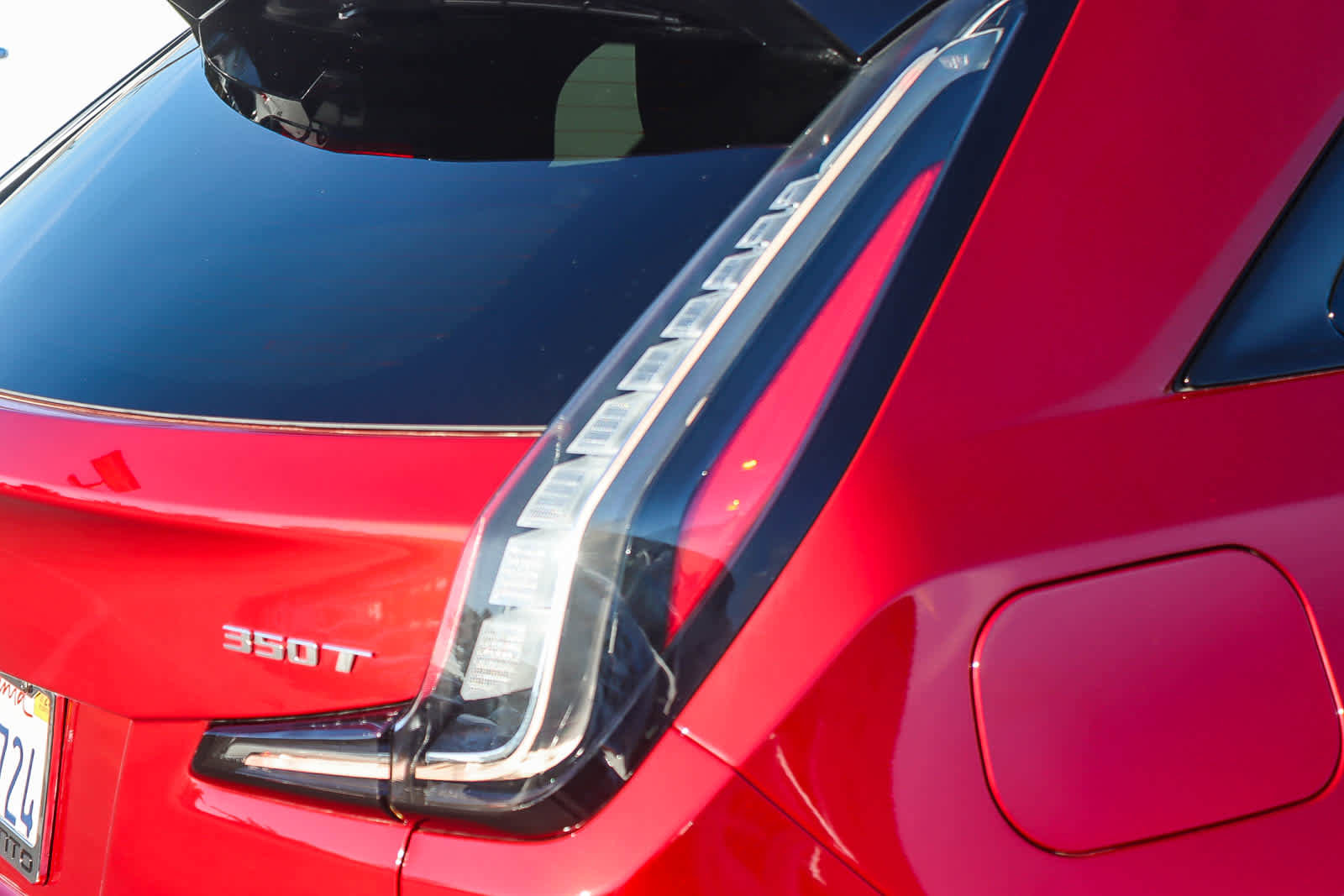 Used 2024 Cadillac XT4 Sport w/ Technology Package image 8