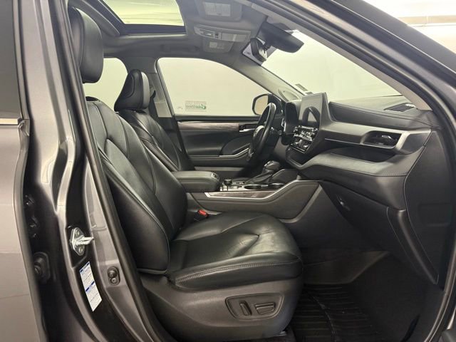 Used 2021 Toyota Highlander Limited image 35
