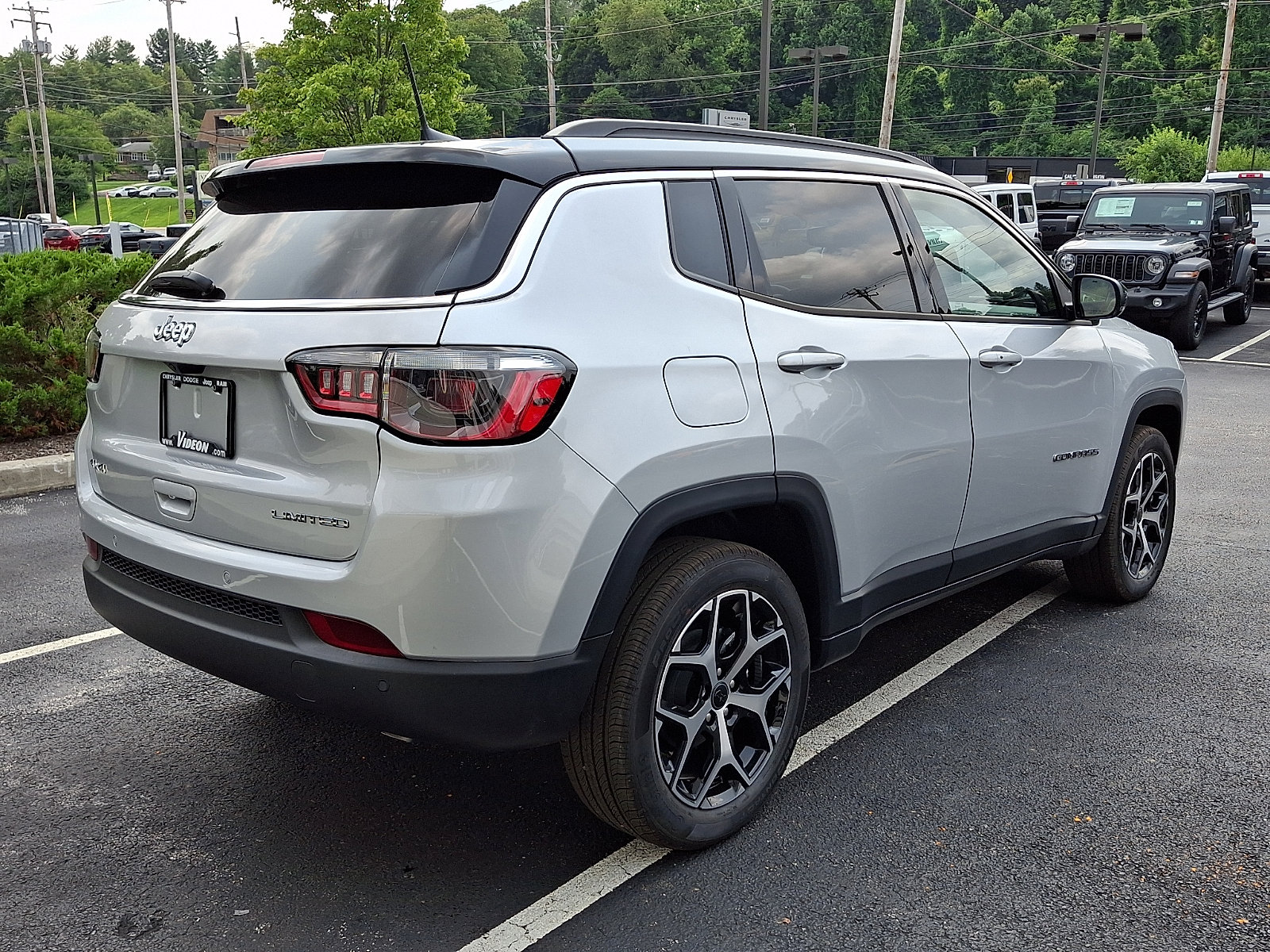 New 2026 Jeep Compass Limited AWD/4WD image 3
