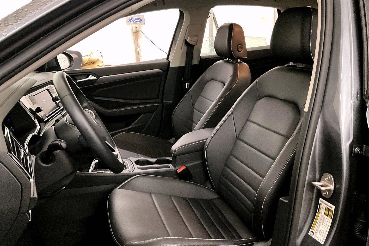 Used 2024 Volkswagen Jetta SE image 24