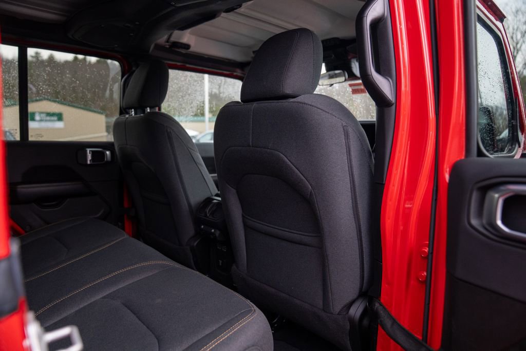 Used 2024 Jeep Wrangler Unlimited Sahara w/ Safety Group image 14