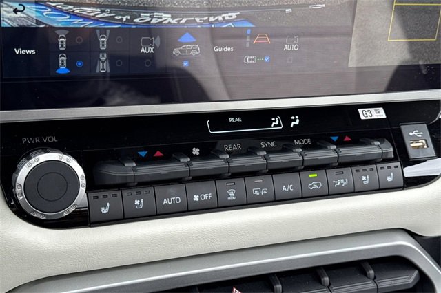 Used 2025 Toyota Sequoia Capstone image 19