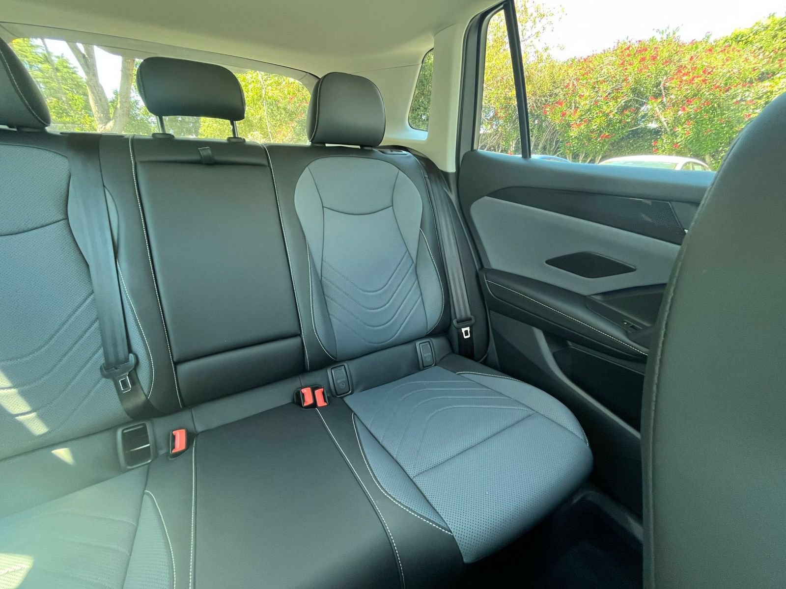 Used 2026 Volkswagen Tiguan SE AWD/4WD image 38