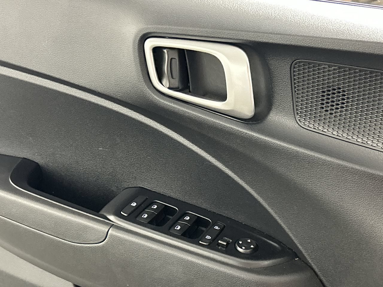 Used 2025 Hyundai Venue SEL FWD image 19