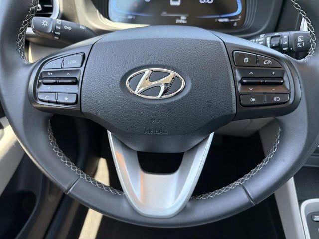 Used 2025 Hyundai Venue SEL FWD image 23