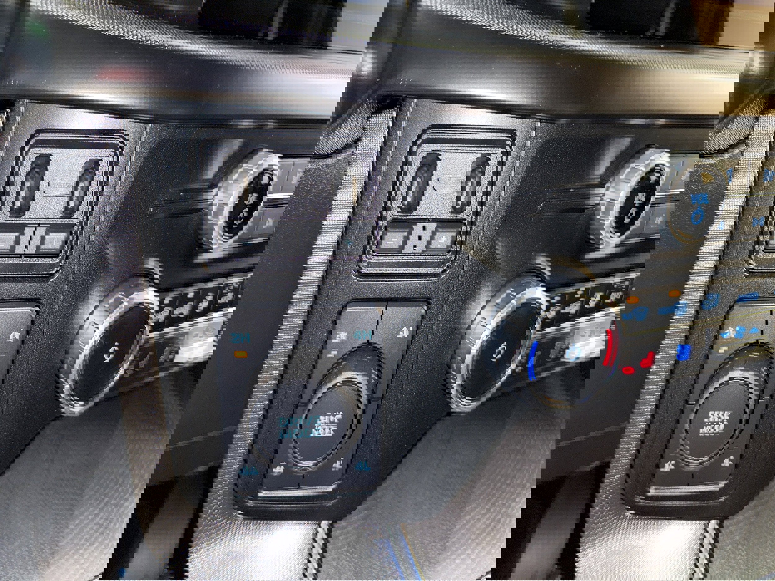 Used 2023 Ford F150 Platinum image 35