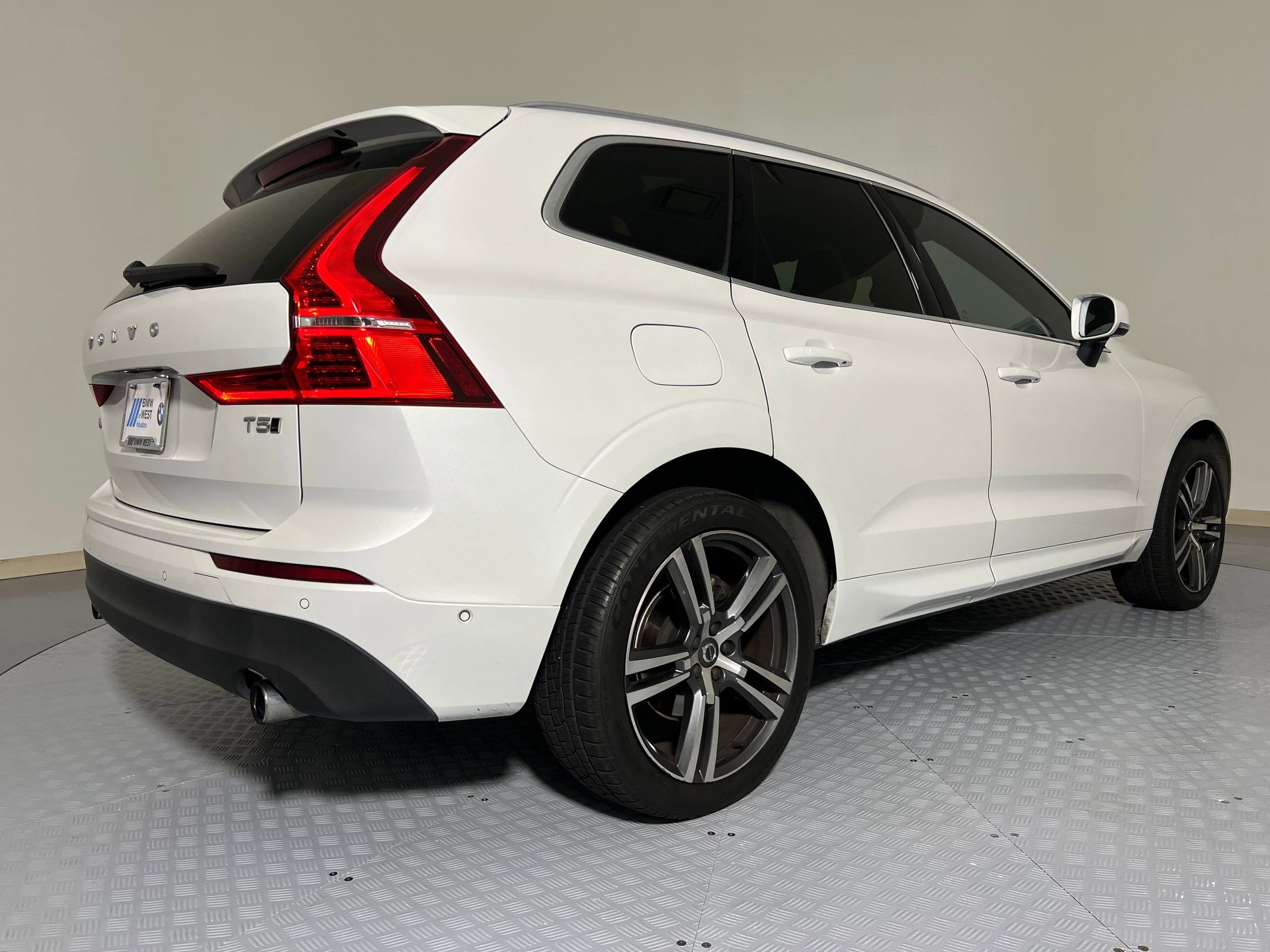 Used 2018 Volvo XC60 T5 Momentum w/ Vision Package image 8