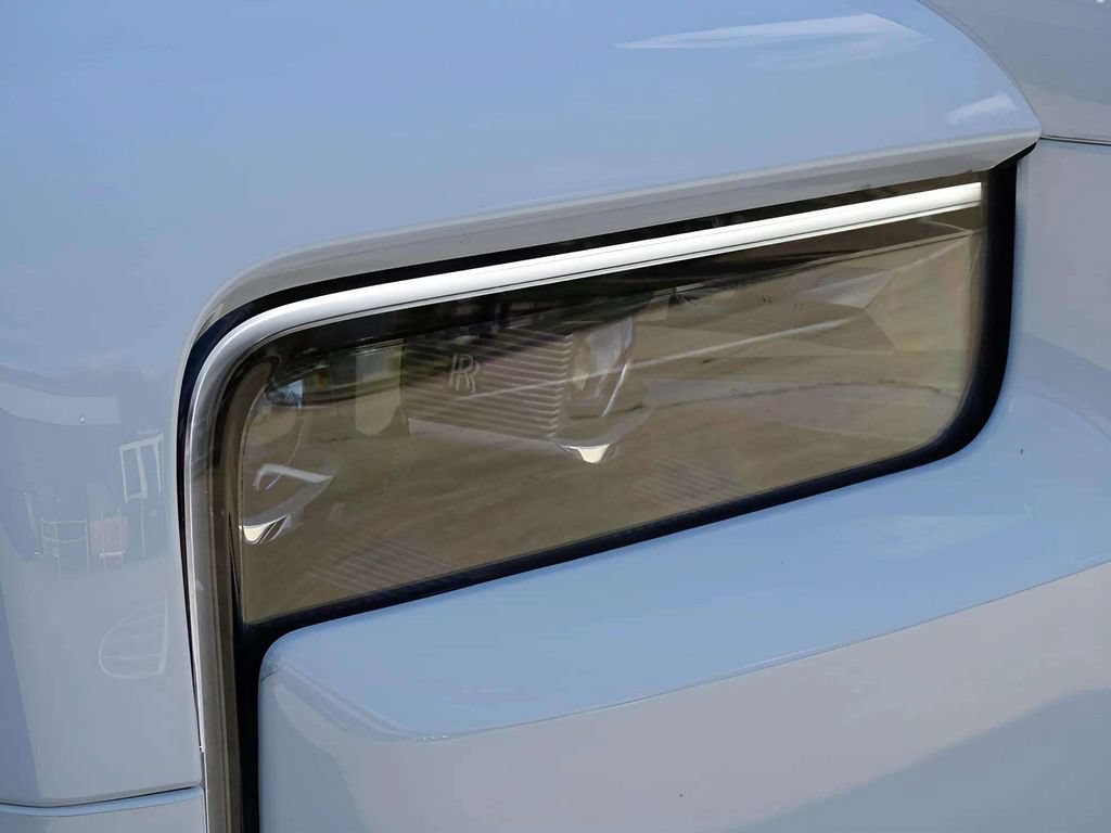 Certified 2025 Rolls-Royce Cullinan AWD/4WD image 22