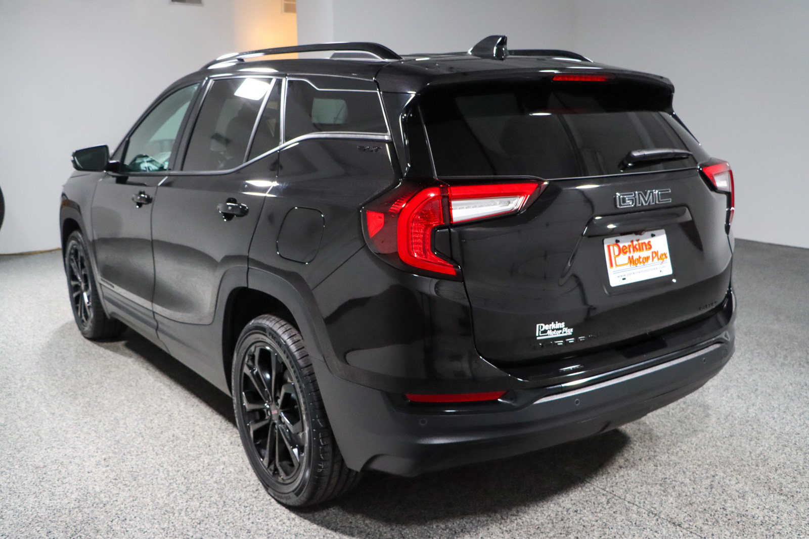 Used 2022 GMC Terrain SLT w/ Infotainment Package II AWD/4WD image 9