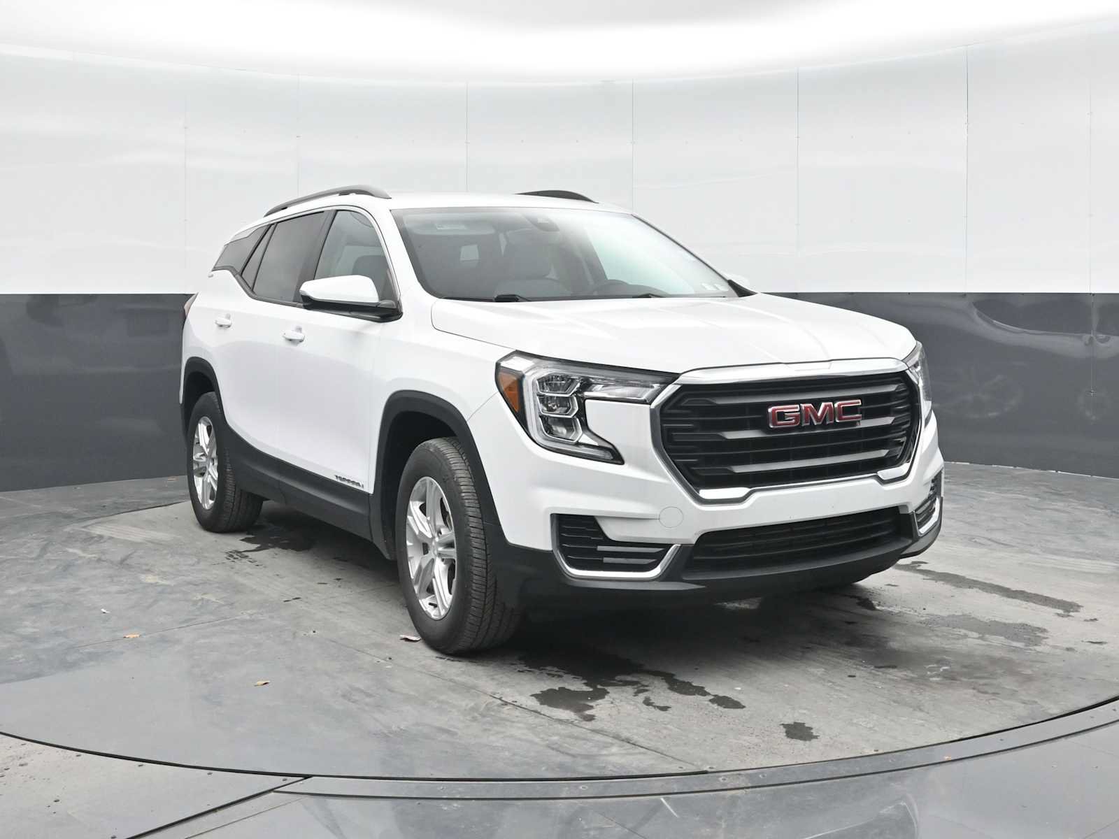 Used 2023 GMC Terrain SLE w/ Driver Convenience Package AWD/4WD image 7