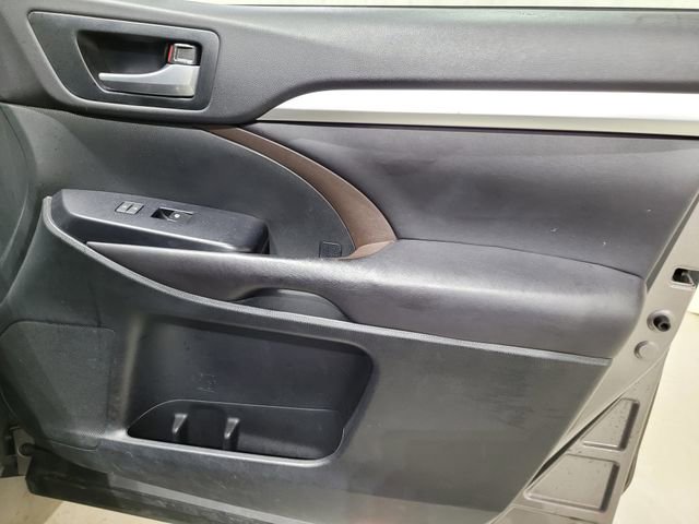 Used 2016 Toyota Highlander XLE image 57
