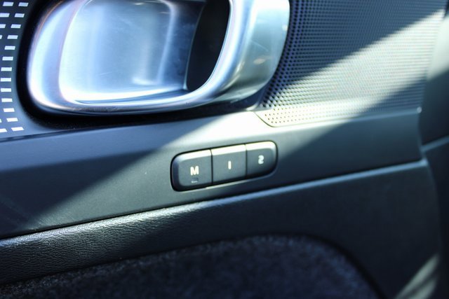 Used 2025 Volvo XC40 B5 Plus image 12