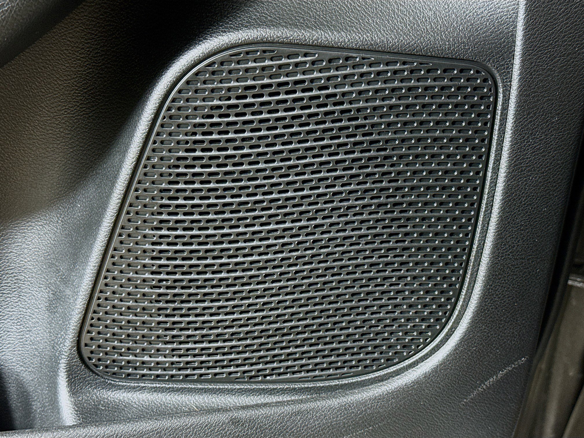 Used 2025 Chrysler Pacifica Select image 21