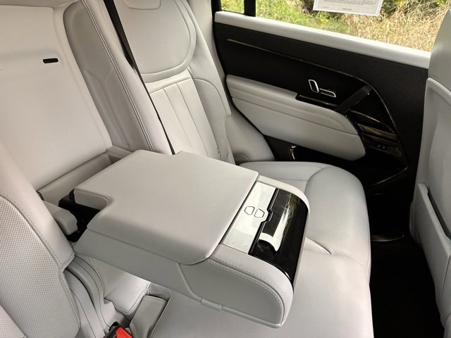 Used 2024 Land Rover Range Rover Sport SE image 25