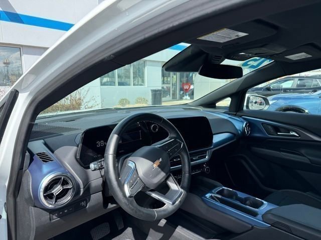 Used 2025 Chevrolet Equinox EV LT w/ Convenience Package image 37