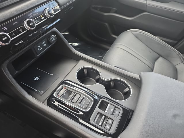 Used 2025 Honda Pilot Elite image 28