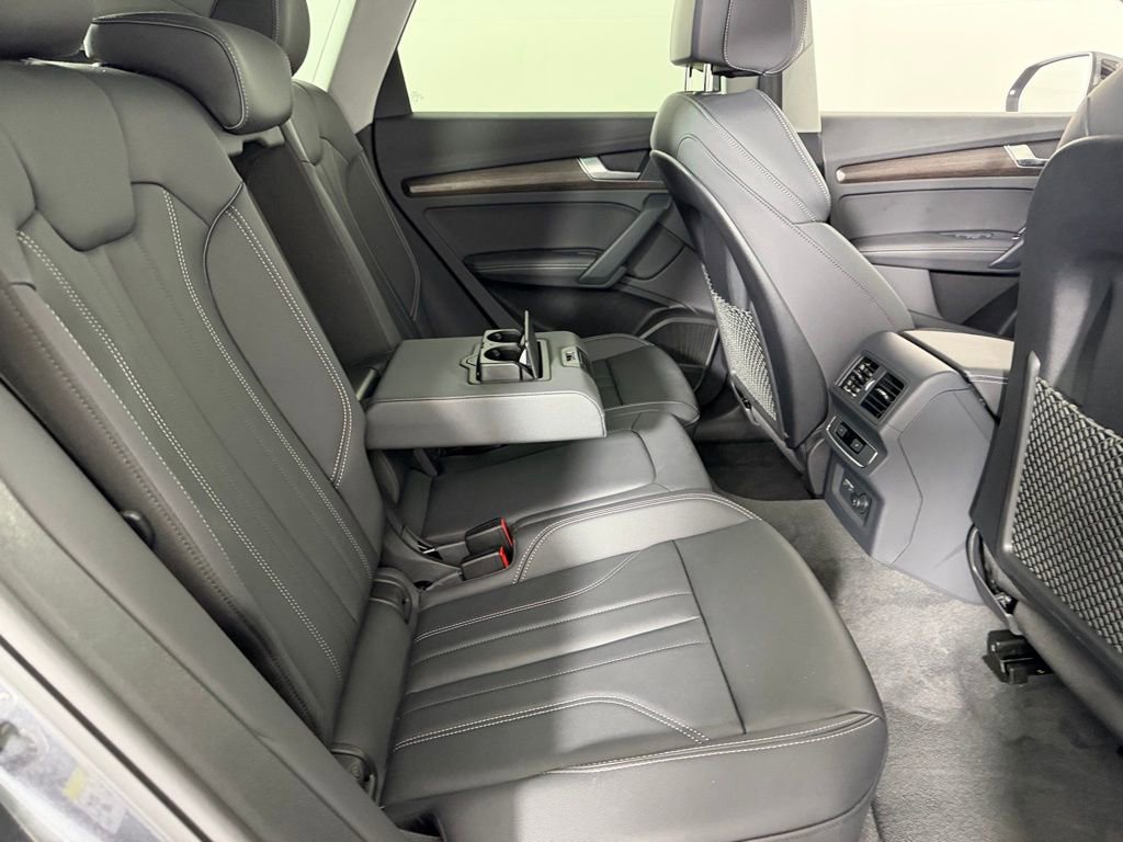 Used 2024 Audi Q5 e Premium Plus w/ Premium Plus Package image 32
