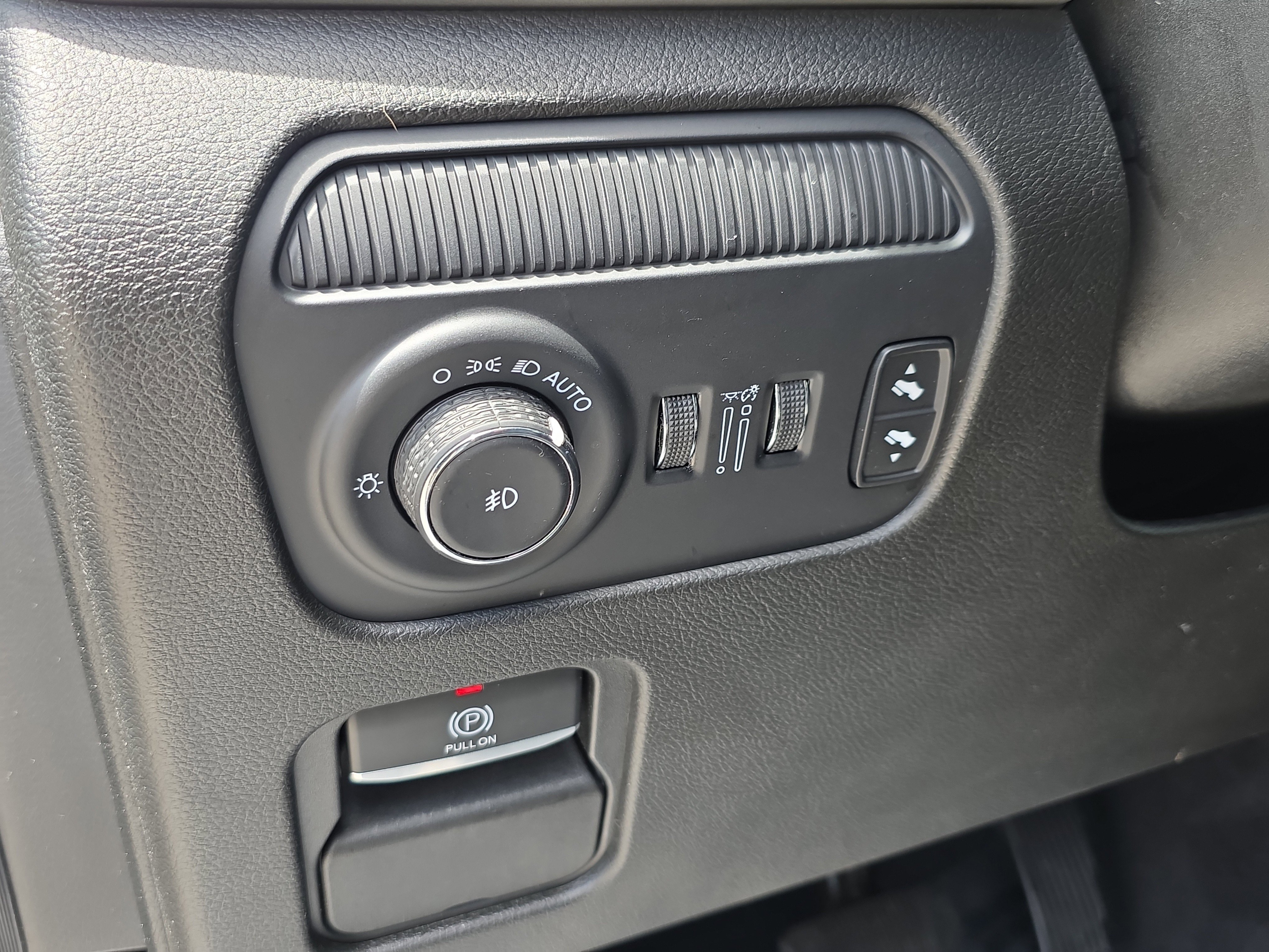 Used 2024 Jeep Wagoneer L Series II w/ Flexible Seating Group AWD/4WD image 26