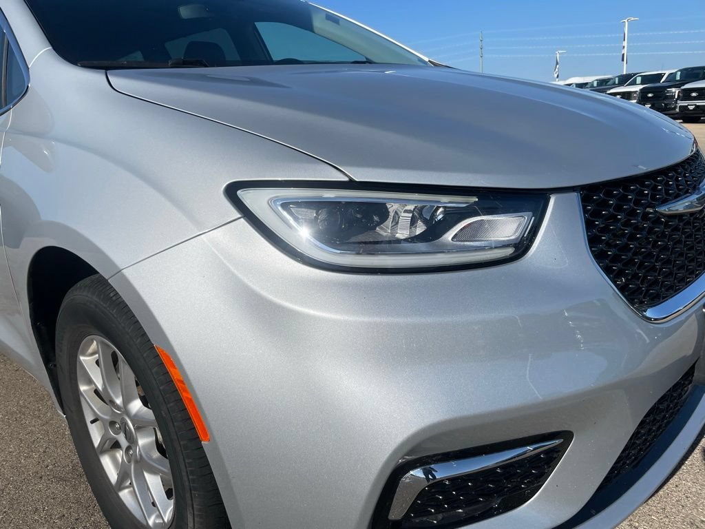 Used 2024 Chrysler Pacifica Touring-L FWD image 36