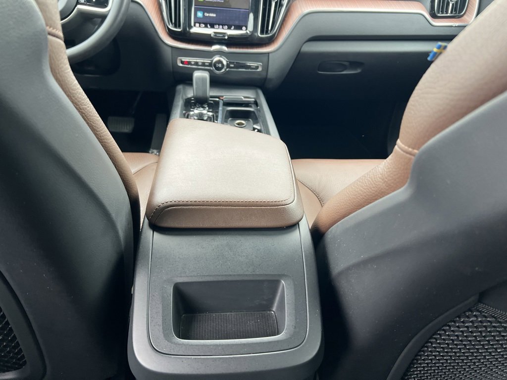 Used 2023 Volvo XC60 B5 Plus image 20