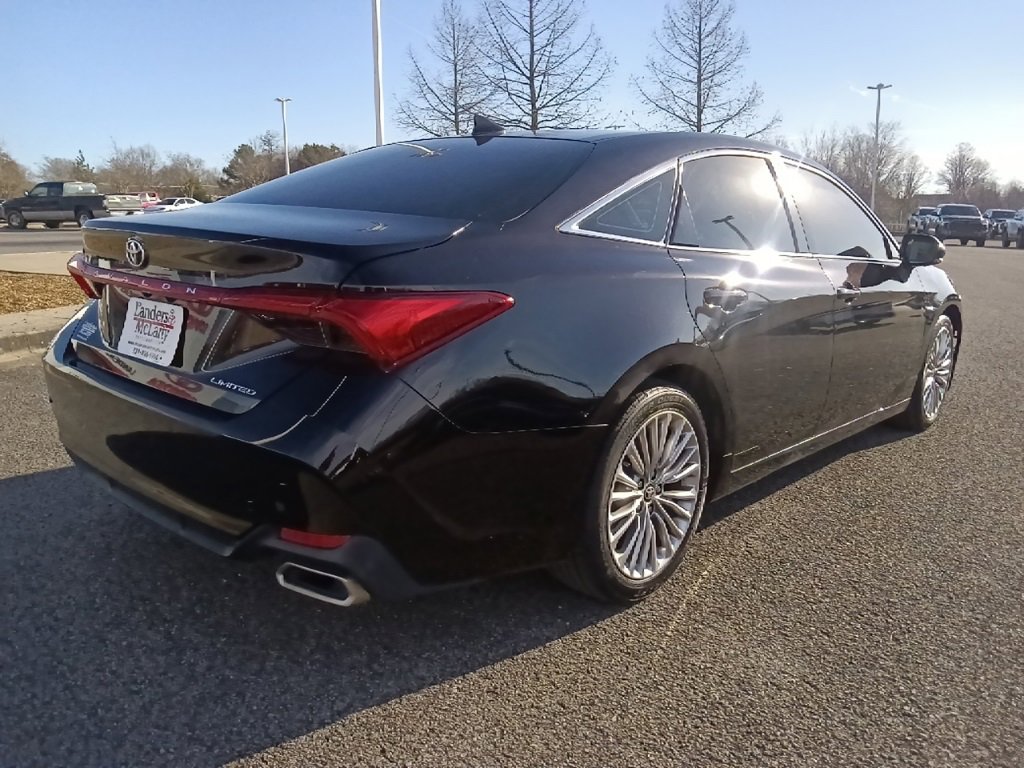 Used 2021 Toyota Avalon Limited image 3