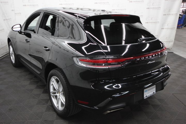 Used 2023 Porsche Macan image 3