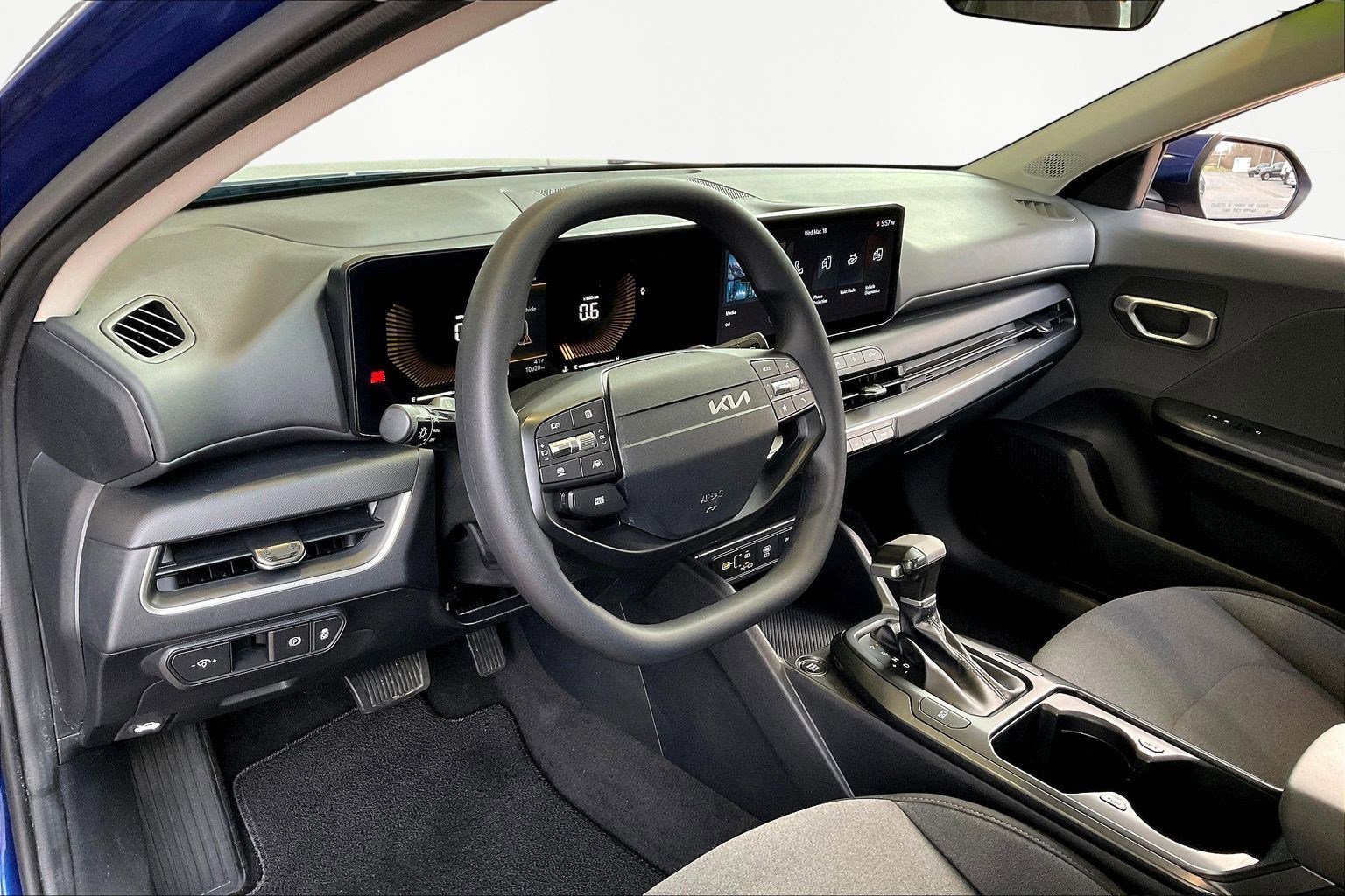 Used 2025 Kia K4 LXS image 17