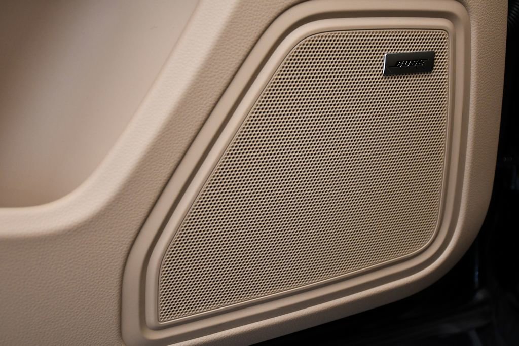 Certified 2025 Porsche Macan image 38