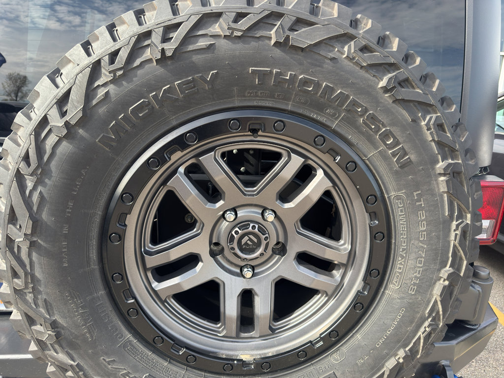 Used 2015 Jeep Wrangler Unlimited Sahara w/ Dual Top Group AWD/4WD image 5