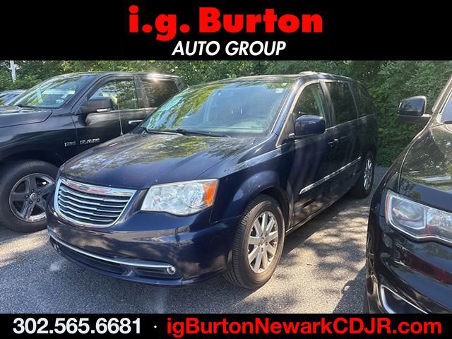Used 2013 Chrysler Town & Country Touring FWD image 1