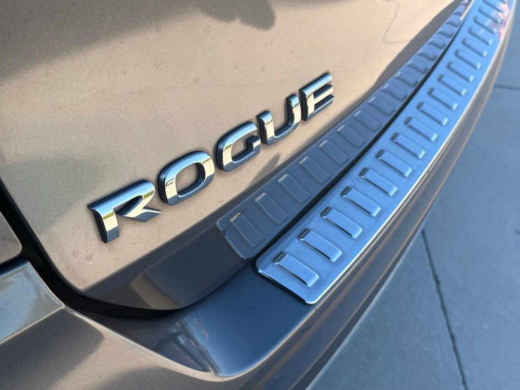 Used 2019 Nissan Rogue S w/ Special Edition Package FWD image 32