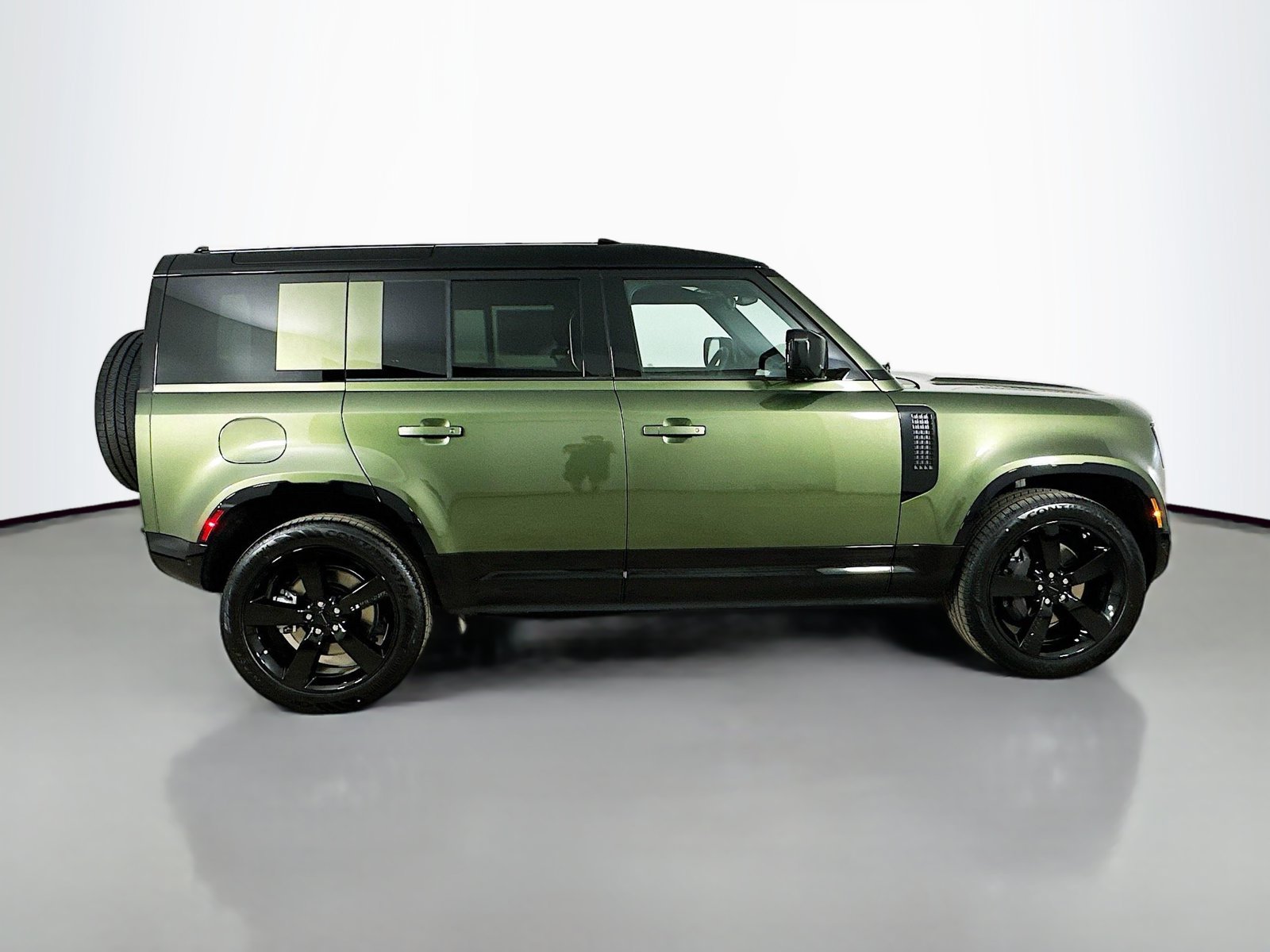 New 2026 Land Rover Defender 110 X-Dynamic SE AWD/4WD image 4