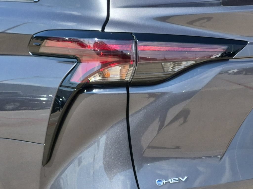 Certified 2025 Toyota Sienna XLE FWD image 30