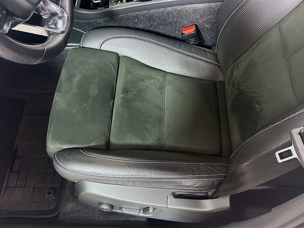 Used 2021 Volvo XC40 T5 R-Design image 20