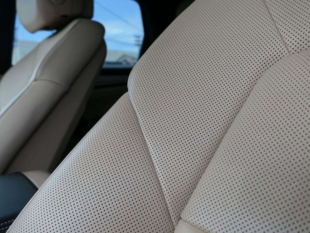 Used 2022 Porsche Cayenne Platinum Edition image 11