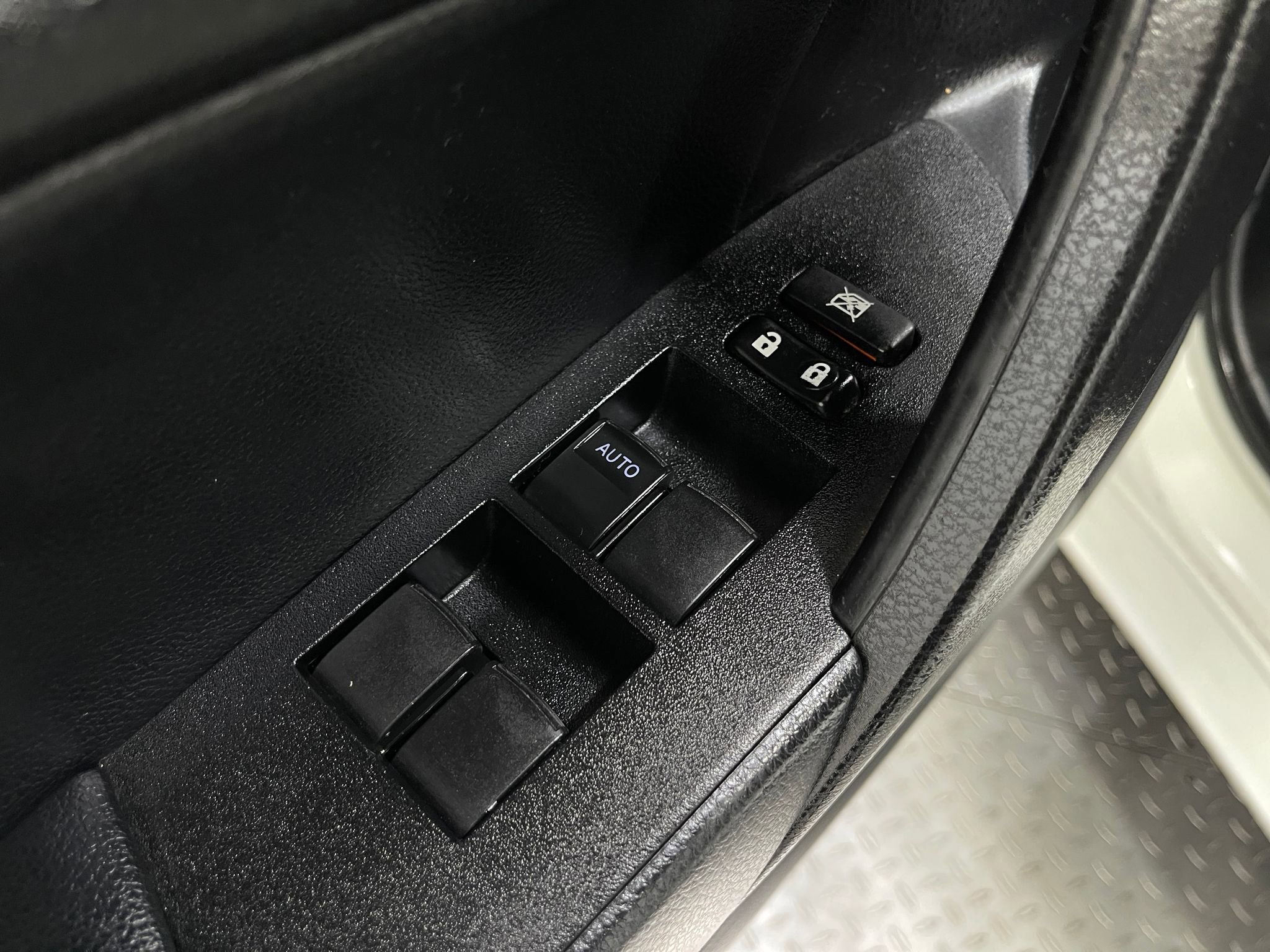 Used 2019 Toyota Corolla XLE w/ Carpet Mat Package (TMS) image 15