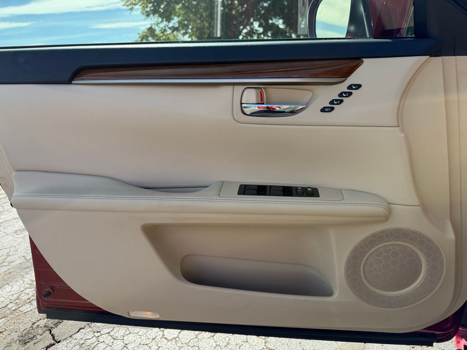 Used 2013 Lexus ES 300h w/ Premium Pkg FWD image 13