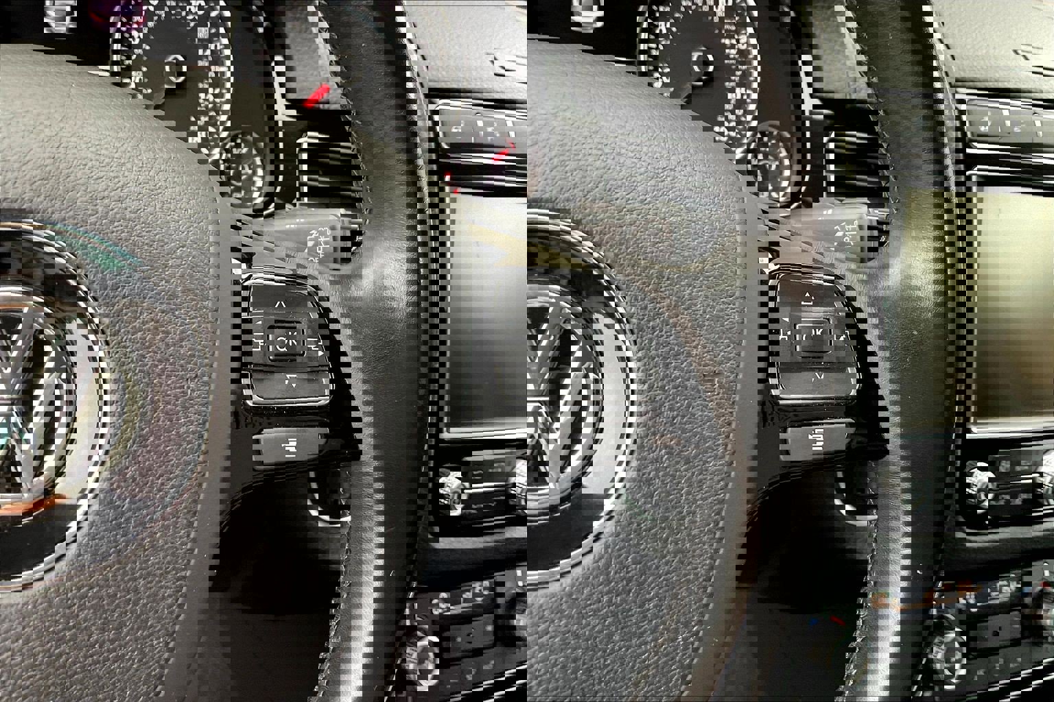 Used 2016 Volkswagen Touareg Sport image 19