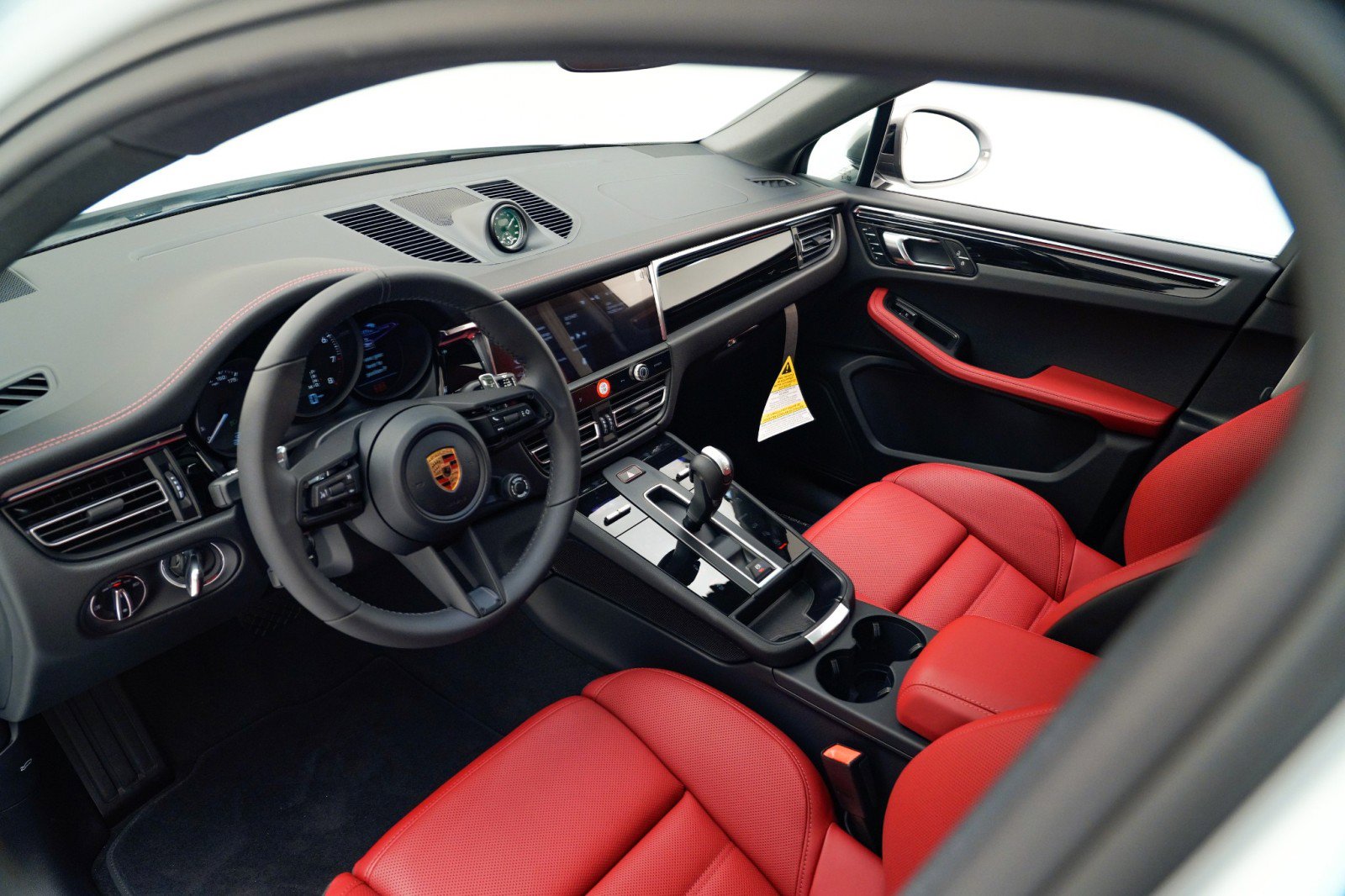 New 2026 Porsche Macan image 4