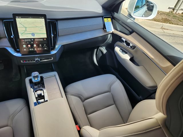 New 2026 Volvo XC90 B6 Plus w/ Protection Package Premier AWD/4WD image 12