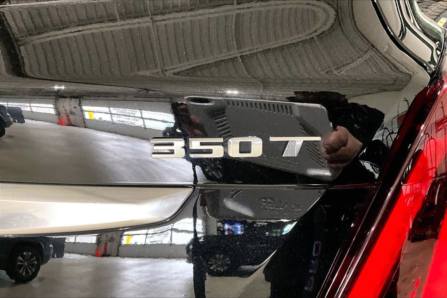 Used 2024 Cadillac XT5 Luxury w/ LPO, Floor Liner Package image 9