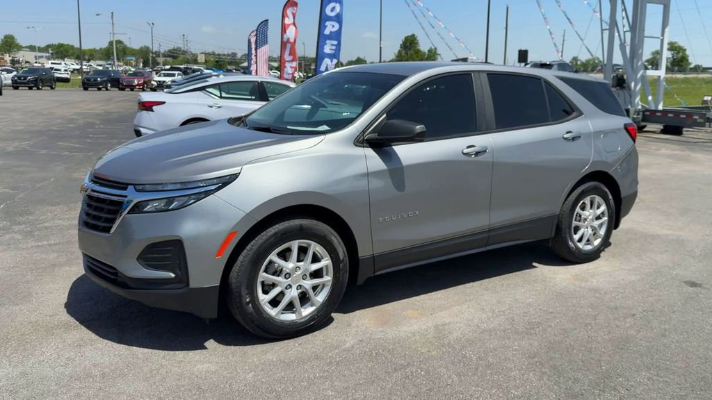 Used 2023 Chevrolet Equinox LS FWD image 3