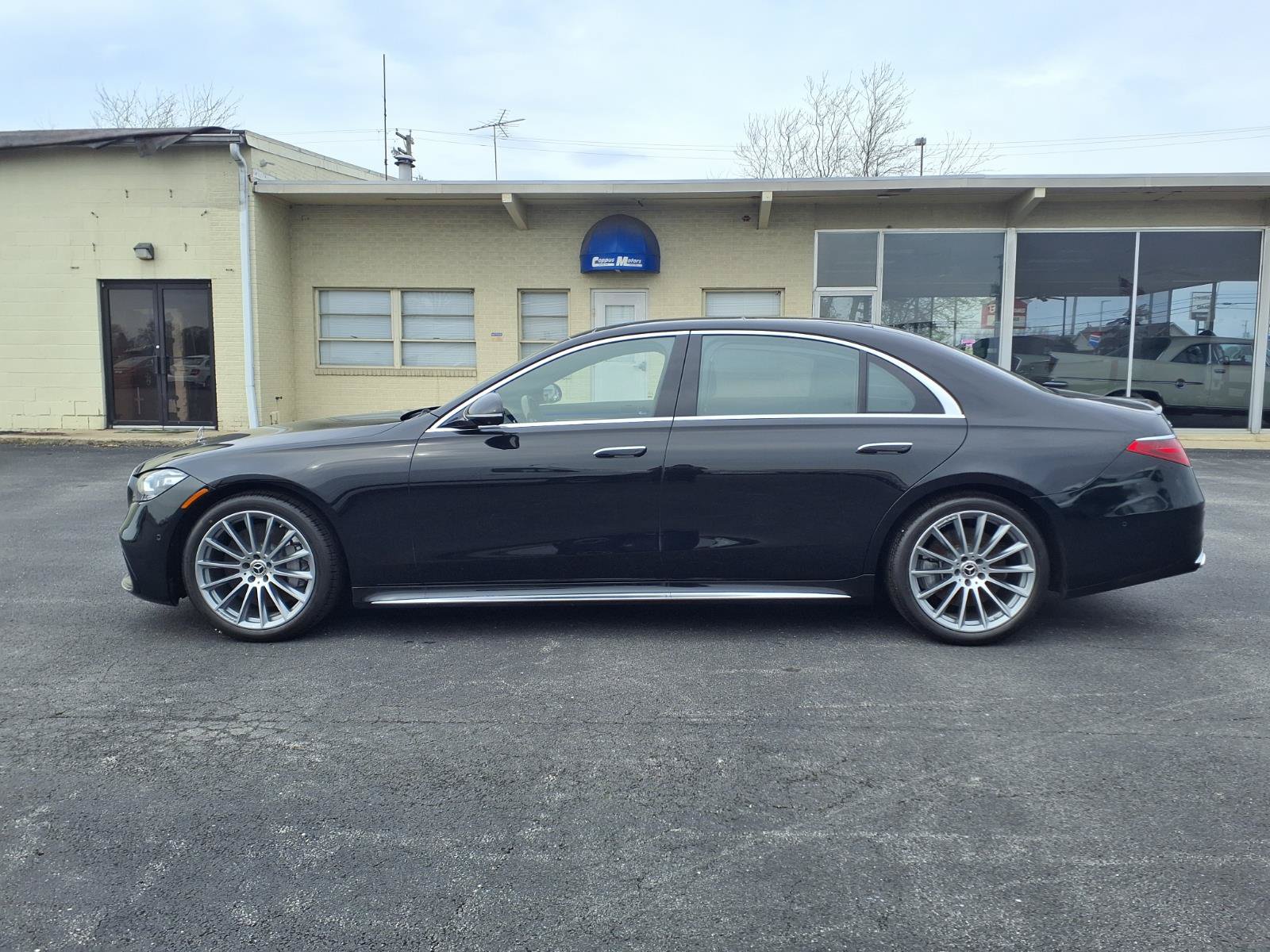 Used 2023 Mercedes-Benz S 500 4MATIC image 10