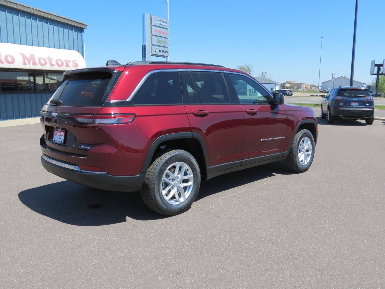 New 2026 Jeep Grand Cherokee Laredo X AWD/4WD image 5