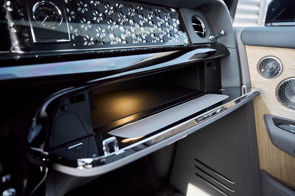 Used 2025 Rolls-Royce Phantom Sedan image 91