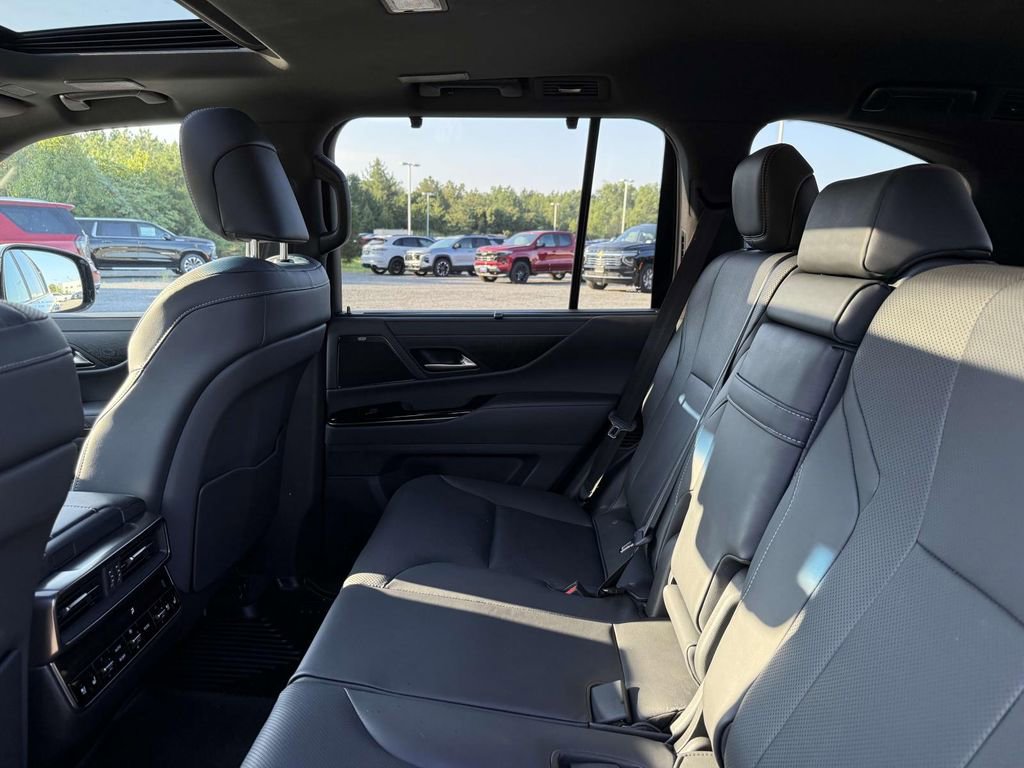 Used 2024 Lexus LX 600 4WD w/ Appearance Package image 17