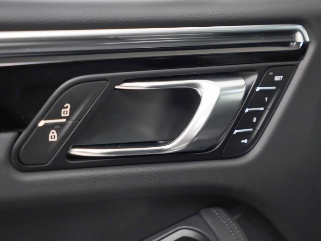 Used 2026 Porsche Macan AWD/4WD image 20