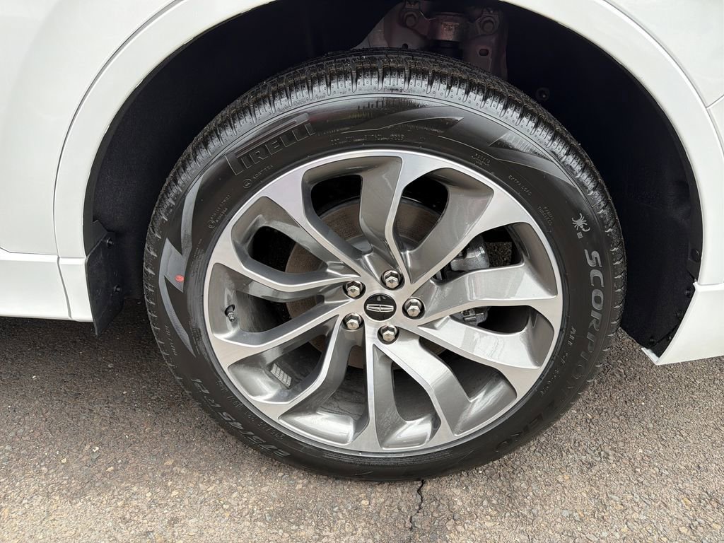 New 2025 Lincoln Aviator AWD w/ Jet Appearance Package image 13